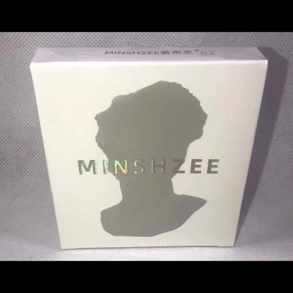 - $5 Contouring face makeup palette new in box $5 if bundled - Picture 7 of 9